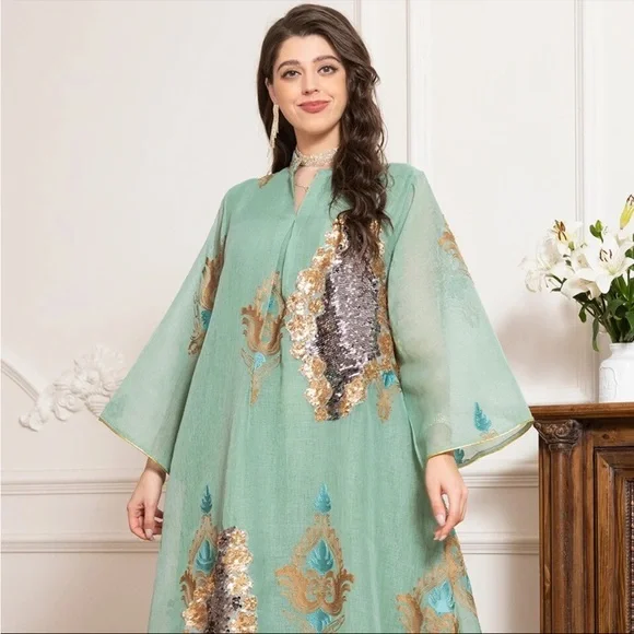 Beautiful Kaftan with embroidered touch . Some sequins adding an elegant touch - Picture 3 of 5